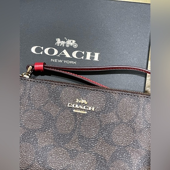 Large Corner Zip Wristlet In Signature Canvas - Picture 3 of 8